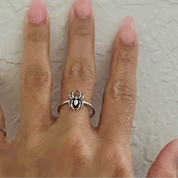 Sterling silver small spider ring, silver spider ring, dainty spider ring - Picture 5 of 9